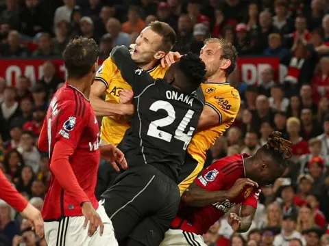 Tân binh của Man United sẽ bị 'bóc trần, lột mặt nạ'