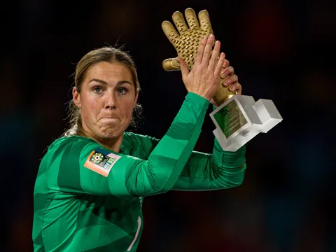 Arsenal gửi đề nghị đắt kỷ lục ký thủ môn số 1 thế giới của M.U