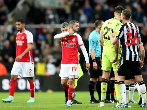 'Anh ta hét vào mặt Leandro Trossard'