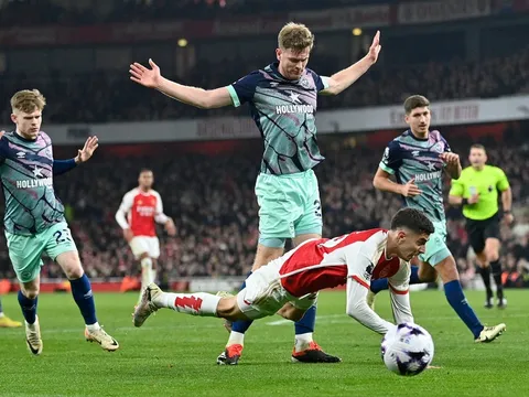 'Havertz láu cá, may mắn không bị đuổi'