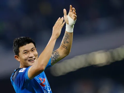 Sếp cũ Napoli ủng hộ M.U mua Van Dijk mới