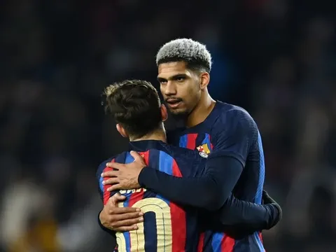 Sếp lớn Barca lên tiếng về vấn đề của 2 trụ cột