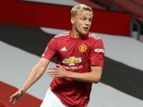 "Sếp lớn" ra tay, đổi "phù thủy" lấy Van de Beek của Man Utd