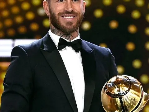 Sergio Ramos nhận giải Hậu vệ hay nhất lịch sử