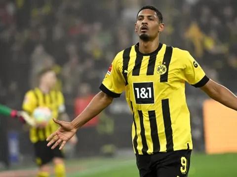 'Set tennis' giúp Dortmund vươn lên ngôi đầu bảng Bundesliga