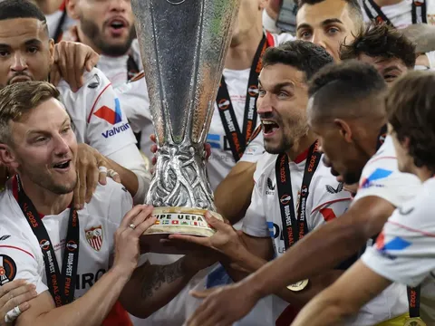 Sevilla khủng hoảng, rao bán toàn bộ đội hình vô địch Europa League