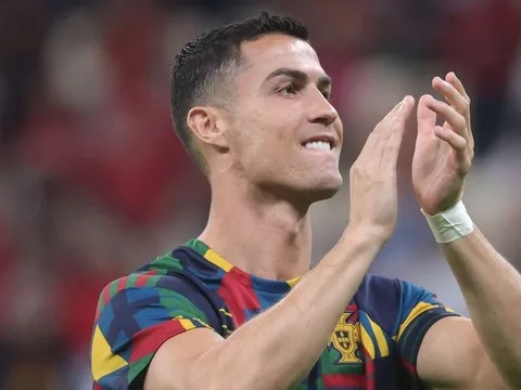 Shaqiri: 'Đừng vội gạch tên Ronaldo'