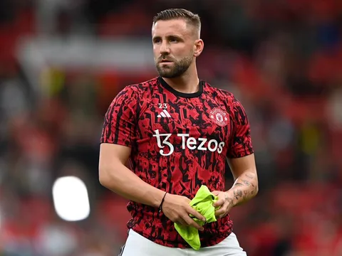 Shaw chấn thương, Ten Hag nêu rõ giải pháp