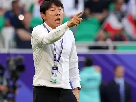 Báo Hàn nói thẳng về cơ hội của HLV Shin Tae-yong