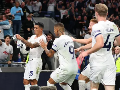 "Siêu hậu vệ" xuất hiện tại Premier League