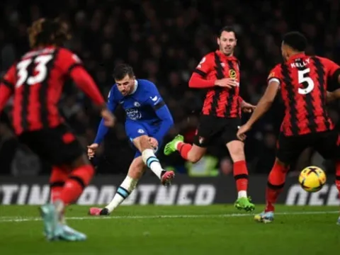 Hạ gục Bournemouth, Chelsea đã áp sát Liverpool