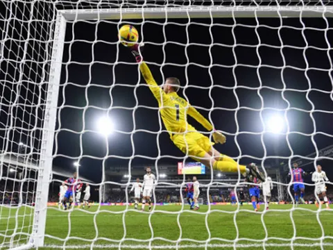 Siêu phẩm sút phạt cắt đứt mạch trận thăng hoa của M.U