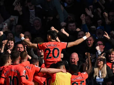 Đánh sập Stamford Bridge, Brighton thắp lại hy vọng top 4