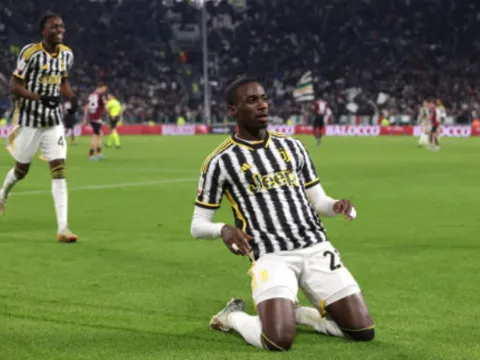 Siêu phẩm xuất hiện, Juventus hủy diệt đối thủ ở Coppa Italia