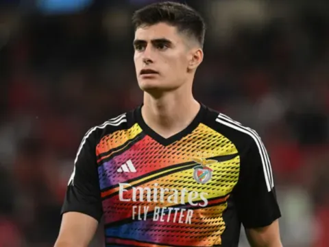 Chelsea tranh trung vệ 100 triệu euro với Man United