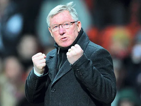 "Sir Alex bước vào, tất cả bọn họ trốn đằng sau cây cột đó"