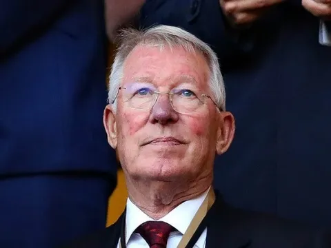 Sir Alex: "Chúng ta sẽ quen với điều đó, rồi ngừng phàn nàn"