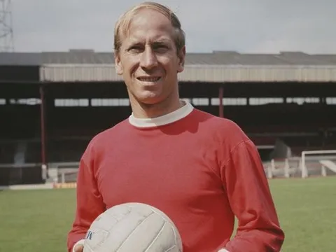 "Thế giới bóng đá sẽ không bao giờ quên Sir Bobby"