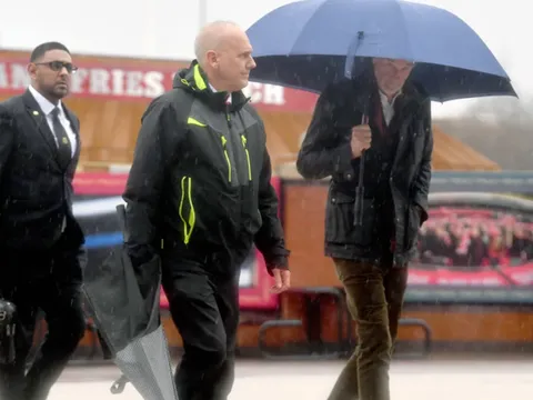 Sir Jim Ratcliffe bắt đầu xuống tay