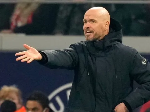 'Ten Hag đang ghen tị với Arsenal khi M.U bị bỏ xa hàng dặm'