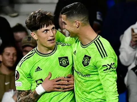 Garnacho xin cách ăn mừng, Ronaldo phản ứng mẫu mực