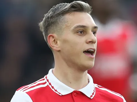 10 chữ ký mùa Đông hay nhất EPL: Tuyệt phẩm của M.U, Arsenal có ai?