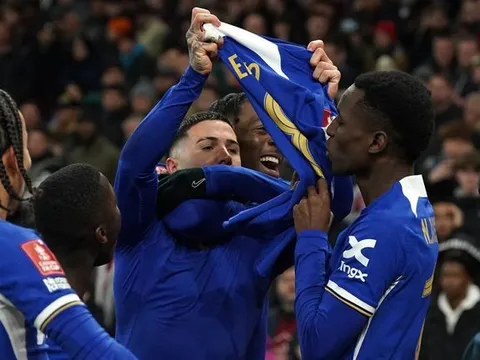 "Hai tiền vệ của Chelsea - xuất sắc"