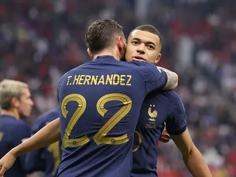 Sao tuyển Pháp mách nước cho đồng đội cách chặn đứng Mbappe