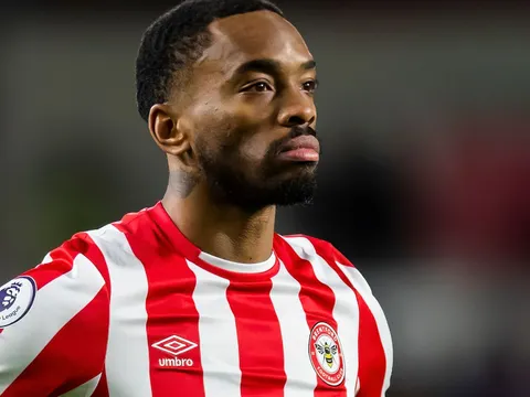 Gia hạn với Brentford, Toney ra yêu sách có lợi cho Arsenal
