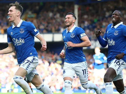 "Nếu ở lại M.U, không biết họ có được ra sân ở Premier League không"