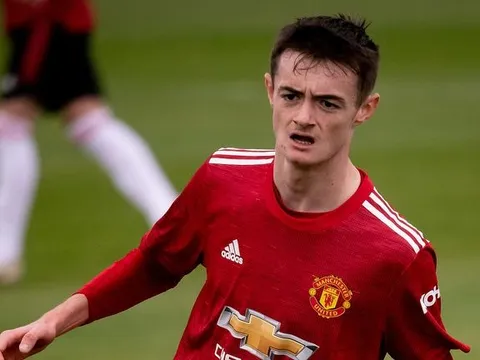 Thành công của Joe Hugill tại M.U là nỗi đau ngọt ngào của Sunderland