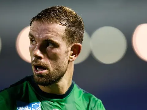 Trở về châu Âu, Henderson có bến đỗ bất ngờ