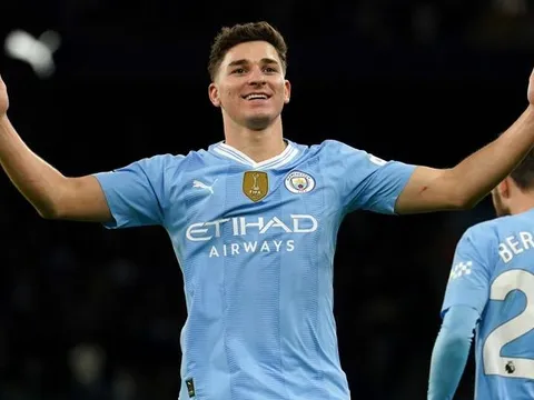 Sinh nhật tuổi 24 hoàn hảo của 'Vua danh hiệu' Man City