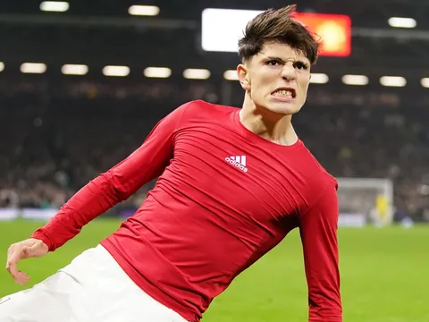 "Cả sân Old Trafford hát vang tên tôi - tôi rất tự hào"