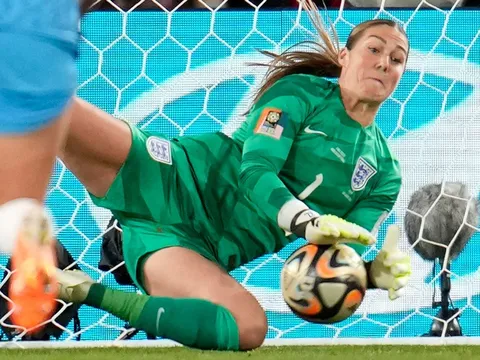 Man Utd coi như để thủ môn số 1 thế giới gia nhập Arsenal