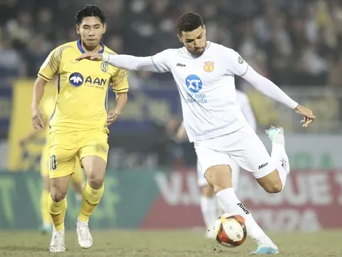 Nam Định giành 3 điểm ở phút bù giờ; Hà Nội trở lại với chiến thắng