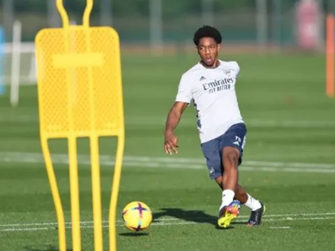 Smith Rowe chưa tái xuất, gương mặt mới xuất hiện trên sân tập Arsenal