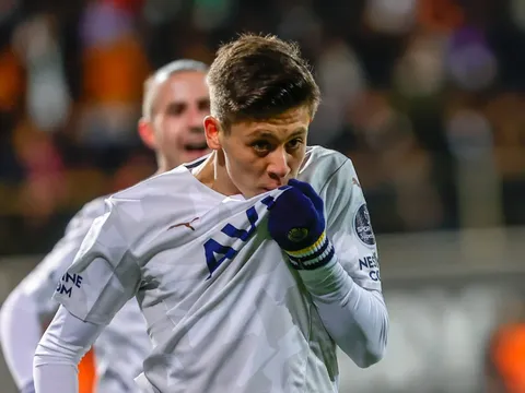 'Số 10 đó giỏi hơn tôi' - Ozil khen ngợi mục tiêu của Arsenal