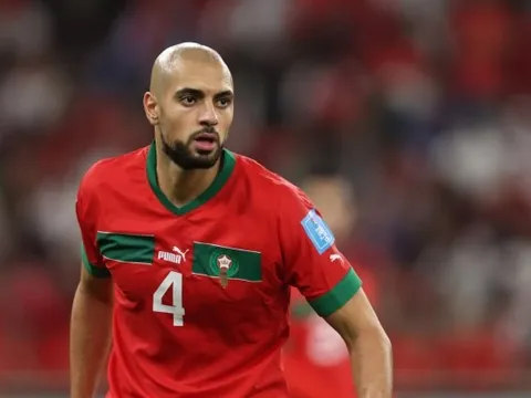 NÓNG! "Cú lừa" Sofyan Amrabat xuất hiện