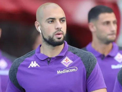 Sofyan Amrabat chiến đấu để đến M.U