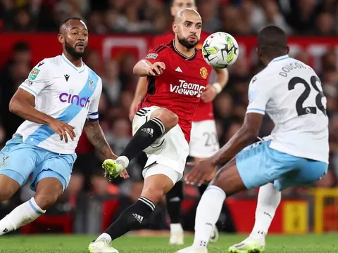 Hủy diệt Palace, Man Utd lập tức bị đưa trở lại mặt đất