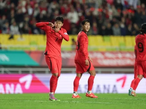 CĐV Việt Nam cảm ơn Hàn Quốc, fan ĐNÁ hả hê