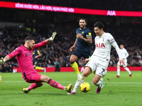 Son hủy diệt Chích chòe, Tottenham phả hơi nóng vào top 4