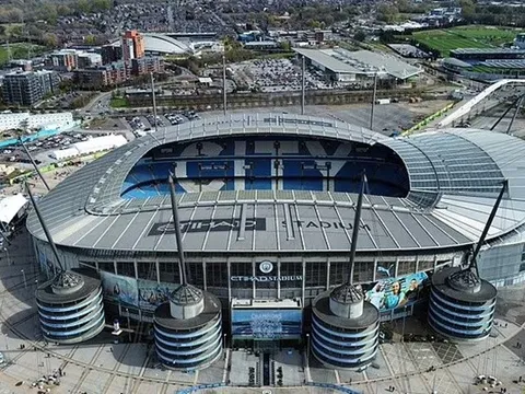 Sóng gió tài chính lại khiến Man City chao đảo