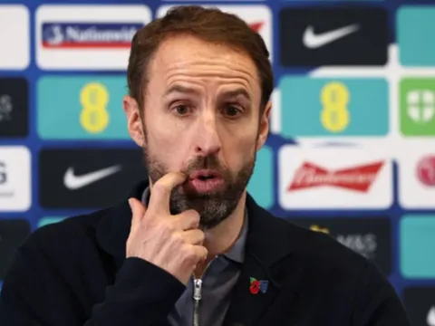 Đội hình xuất sắc nhất lịch sử tuyển Anh: 3 huyền thoại M.U bao cánh phải