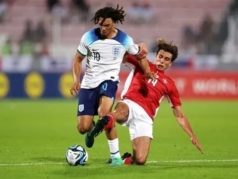 Southgate khai phá tiềm năng của Alexander-Arnold