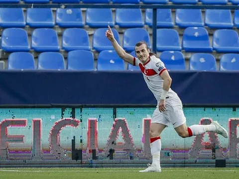 Mới đến 6 tháng, trung vệ Atletico đã chuẩn bị khăn gói ra đi