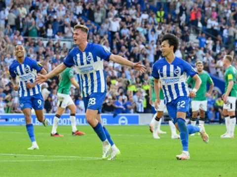 Ferguson lập hat-trick, Brighton trở lại top 4