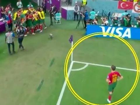 Bernardo Silva nhầm luật nên không dám ăn mừng cùng đồng đội