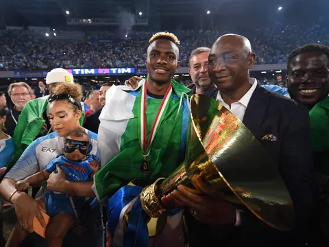 Giá bán đứt giảm mạnh, Man Utd đón cú hích Victor Osimhen